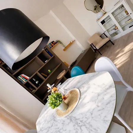 Bright & Charming Flat - 50qm Ferrer