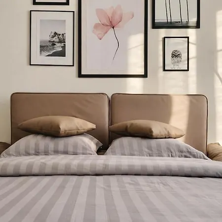 Bright & Charming Flat - 50qm Ferrer דירה