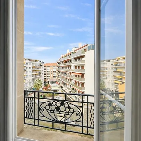 Bright & Charming Flat - 50qm Ferrer דירה קאן