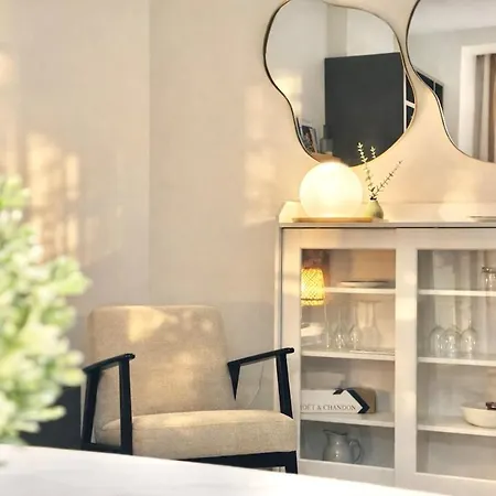 Bright & Charming Flat - 50qm Ferrer Apartmán *